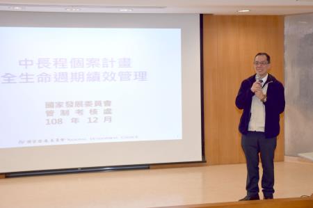 世界獸醫師會會長江世明等一行拜會本中心