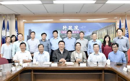 世界獸醫師會會長江世明等一行拜會本中心